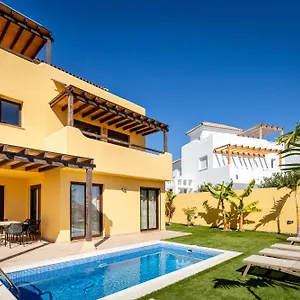 https://villa-with-4-bedrooms-and-private-heated-pool.adeje-hotels.com